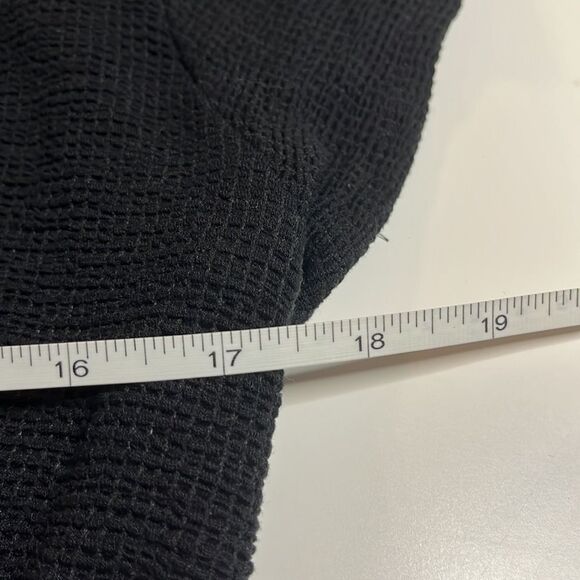 𝅺h&m black cap sleeve cropped crossover top V-neck waffle weave size medium - Picture 9 of 10